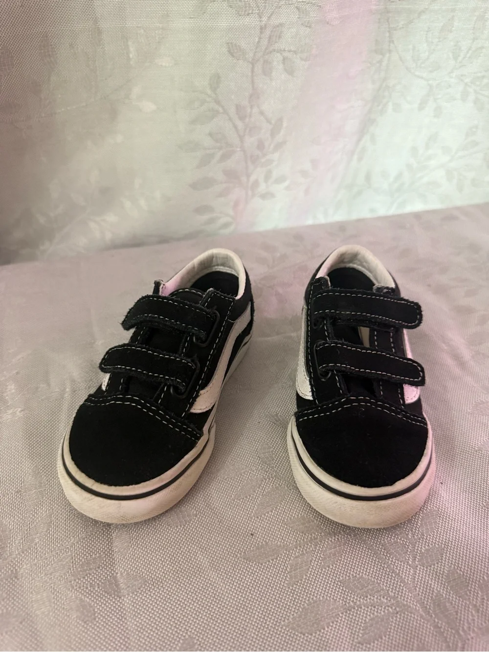 Vans Kids Black & White Velcro Old Skool Sneakers